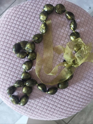 Necklace used, green with tulle ribbon
