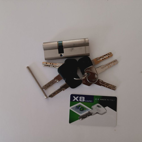 Mg 30-50 Security Lock like new with six keys and security card