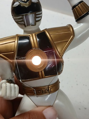 Vintage φιγούρα White Ranger μεταχειρισμένη με προβολέα στο στήθος
