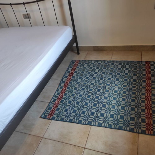 Traditional handwoven rug like new, 1.20m x 1.20m