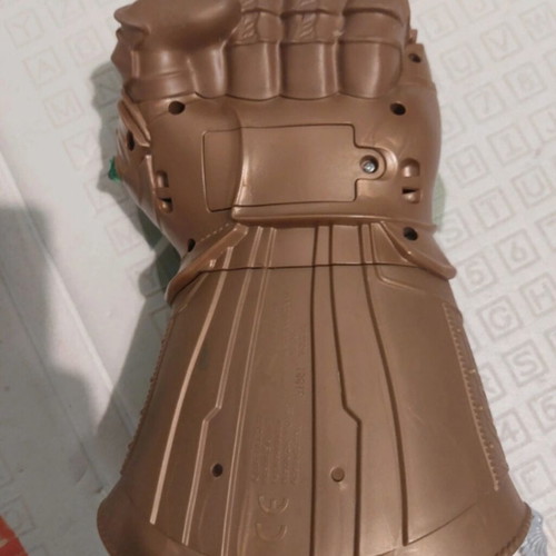 Marvel Avengers Infinity War glove by Hasbro like new