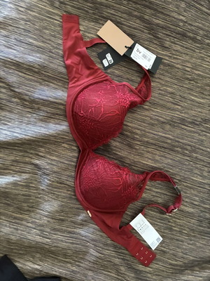 Boss bra new 34D red