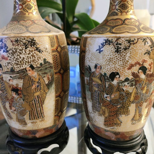 Satsuma vases used on wooden base
