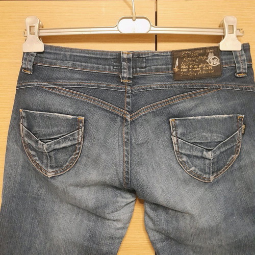Newton denim pants size 30 in good condition with double pockets
