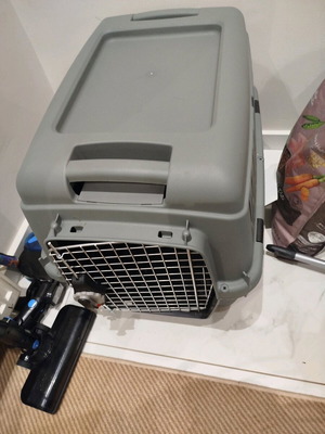 Dog transport box No4 like new for dogs up to 15 kg with water and food holder