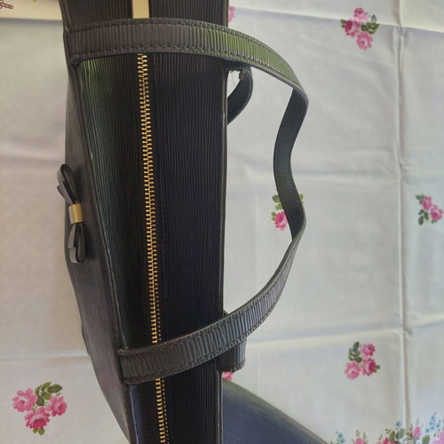 Ted Baker Aveeda shoulder bag with detachable clutch like new