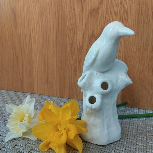 Porcelain vase like new, decorative for flowers