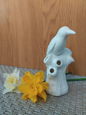 Porcelain vase like new, decorative for flowers