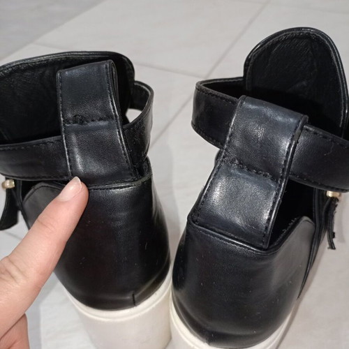 Ankle boots used, size 38, two-tone with gold buckles