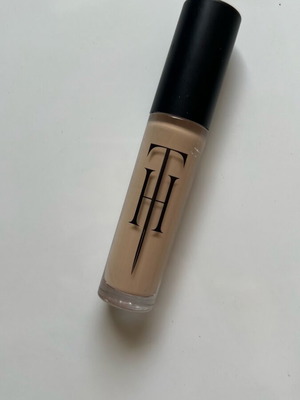 Thang Cosmetics concealer 2202 matte light ivory new