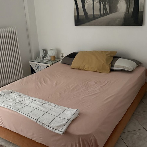 Double bed with Linea Strom mattress like new, fabric base 150x200 cm