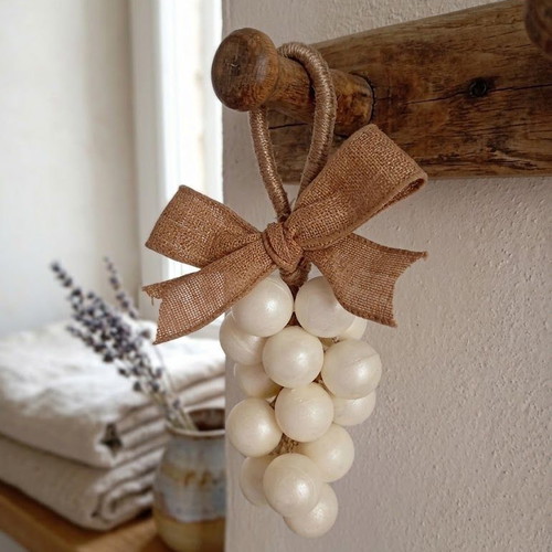 Grape glycerin soap with pearl color and fresh scent
