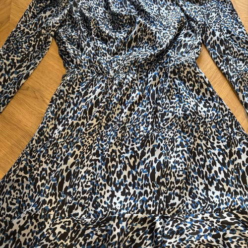 Lynne satin dress like new, size 36 with shoulder details