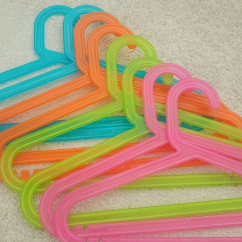 Set of 8 hangers for children's clothes like new