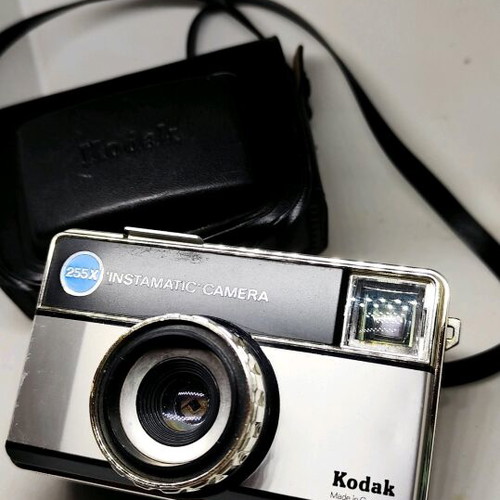 Kodak Instamatic 255X vintage camera like new with original case