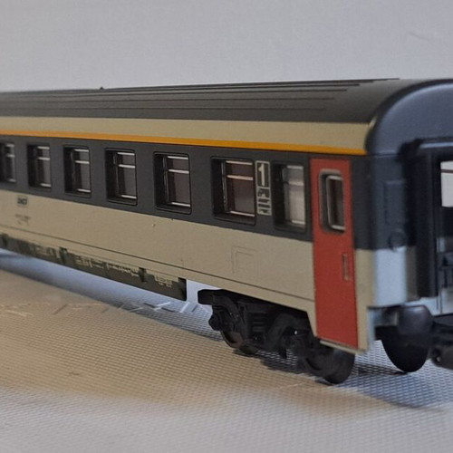 Lima HO SNCF 2 Corail passenger coaches like new