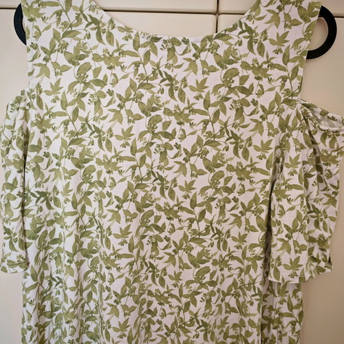 Adrianna Papell floral blouse size M like new