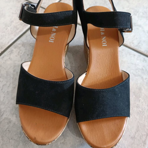 Voi Noi black platform sandals size 38 new