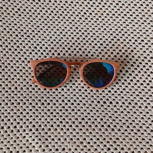 Sunglasses with wood-style frame and metal details new