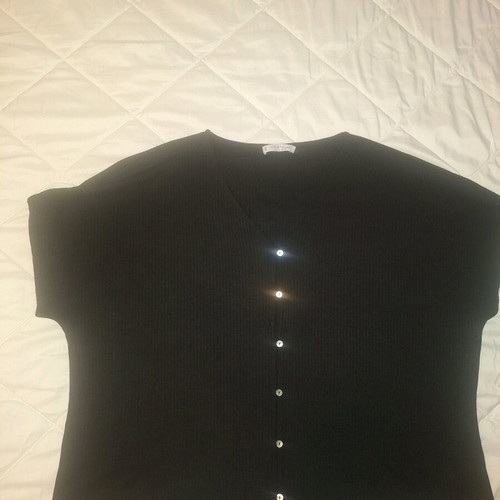 Mango short-sleeve blouse like new, black with white buttons, elastic fabric