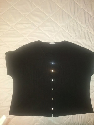 Mango short-sleeve blouse like new, black with white buttons, elastic fabric