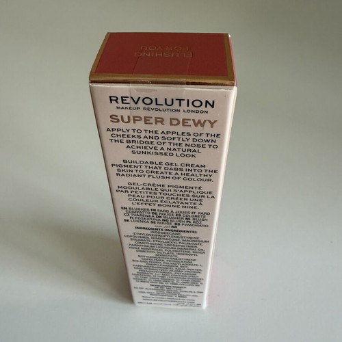 Revolution Super Dewy Liquid Blush 15 ml and Mineral Blush Desert Rose 6 g like new