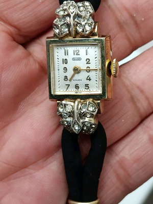 GUNE Women's Gold-Plated Watch with Diamonds Used