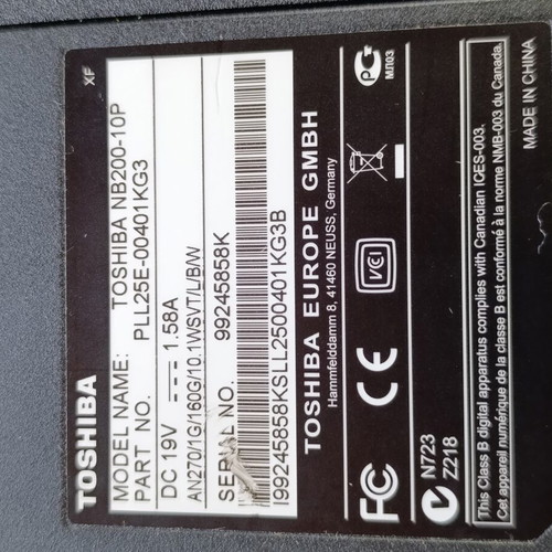 Toshiba NB200-10P compact netbook with Ubuntu Linux