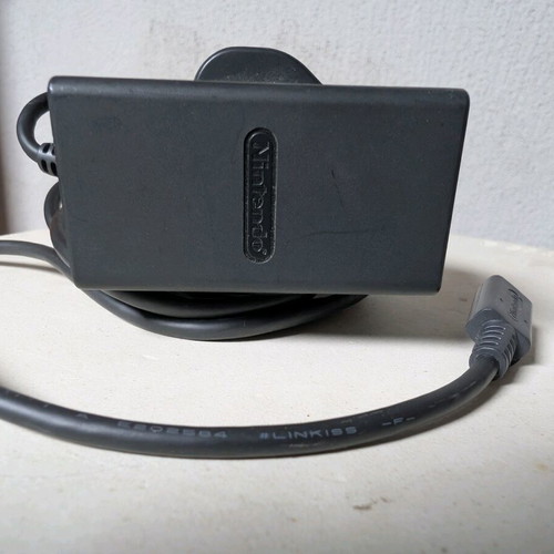 Nintendo Switch power adapter like new, UK/CY socket