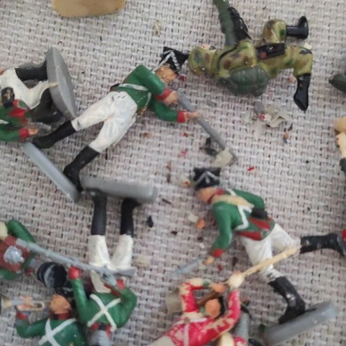 Hand-painted soldier figures, set of 25, 2 cm