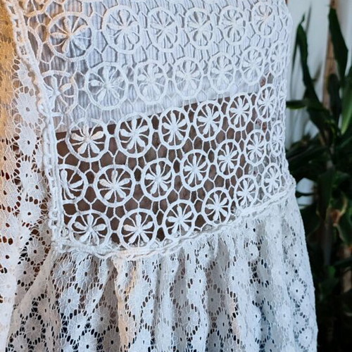 Lace tunic blouse like new, one size, sugar color