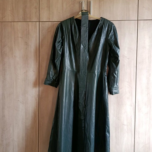 Midi leather dress in dark green, like new - 18,00 - Vendora.cy Midi leather dress in dark green, like new - 18,00 - Vendora.cy