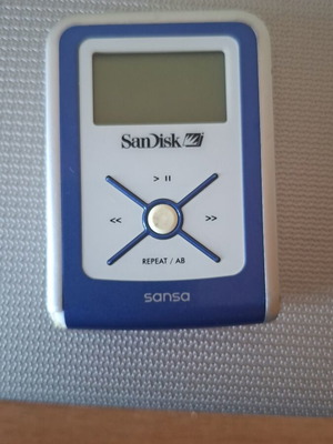 Sansa SanDisk mp3 player like new