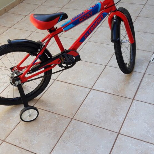 Children's bicycle new, red with training wheels