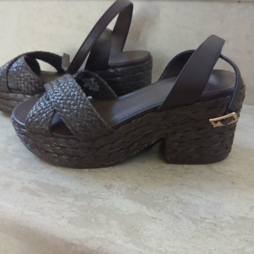Brown platform sandals like new, size 37