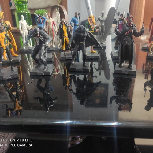 Marvel lead figures collection like new, 17 pieces