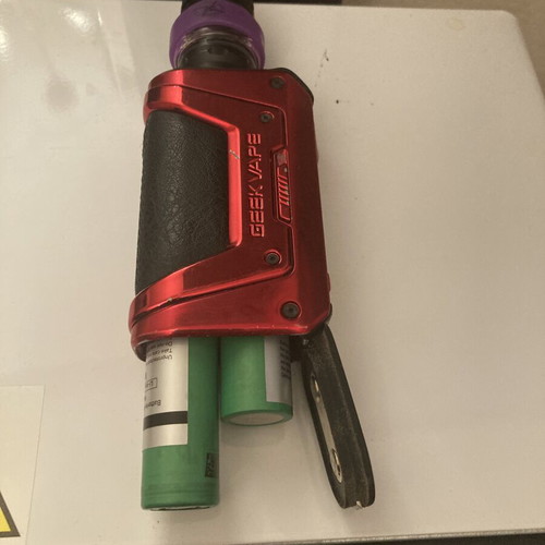 Geekvape vape device like new with batteries