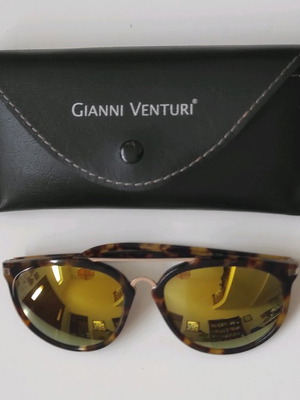 Gianni Venturi sunglasses like new with original case