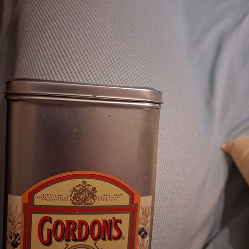 Gordon's Metal Collectible Case like new