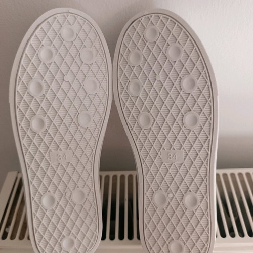 Λευκά αθλητικά sneakers νούμερο 34 καινούργια