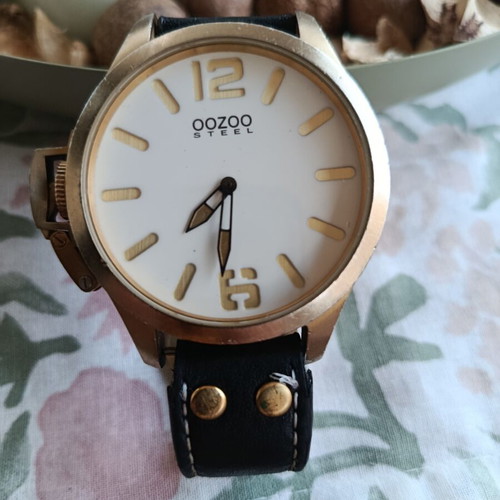 Oozoo Steel wristwatch used with white dial and black leather strap