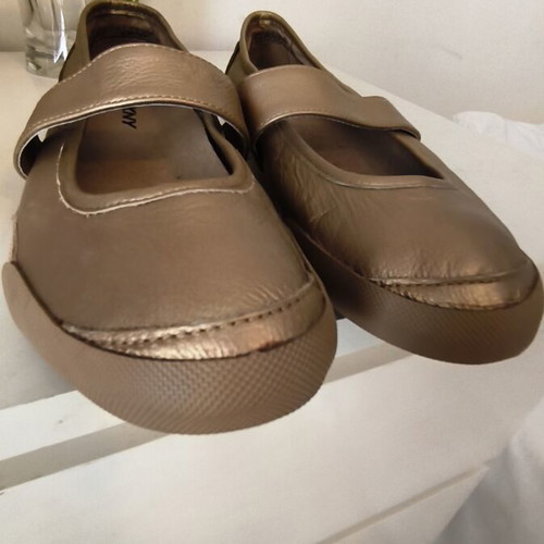 Mary Jane DKNY ballerinas used, gold leather size 41