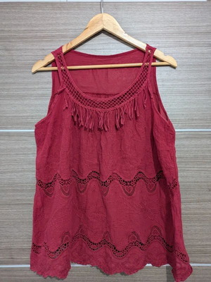 Red sleeveless top used with unique design