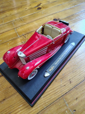 Maisto Mercedes-Benz 500 K Typ Specialroadster 1936 1:18 used model car