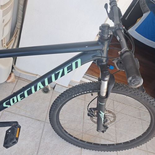 Specialized Rockhopper 29" mountain bike like new, size L, black