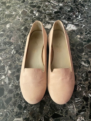 Beige ballerinas used, in excellent condition, size 38