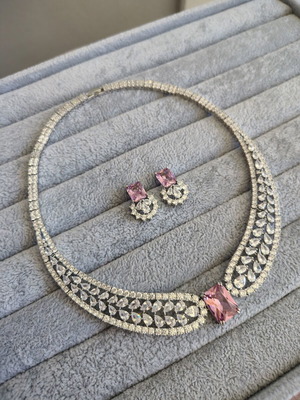 Platinum plated jewelry set with pink and white zircon stones