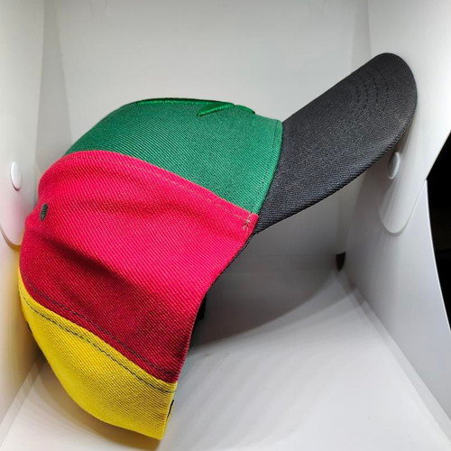 Snapback hat Rasta Reggae with embroidered leaf like new