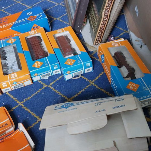 Roco train engine with wagons and electric tracks, package in excellent condition