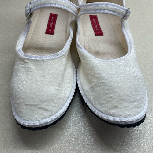 Vibi Venezia Mary Jane Bianca 42 in like new condition